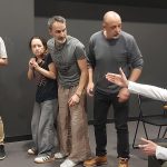 El teatro como herramienta para conectar con otras personas: un viaje de empatía y transformación